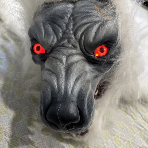 Werewolf Rug Light Up Eyes & Sound Decoration White Wolfman Halloween Decor 70” - Picture 5 of 11